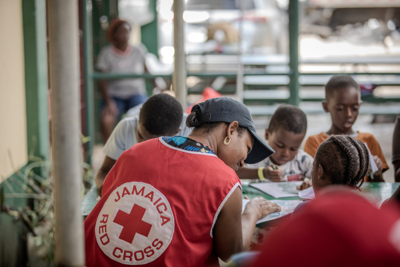 牙買加政府雖啟動881處臨時避難所，但梅莉莎颱風過後至少有18萬人亟需食物、飲水與臨時住所