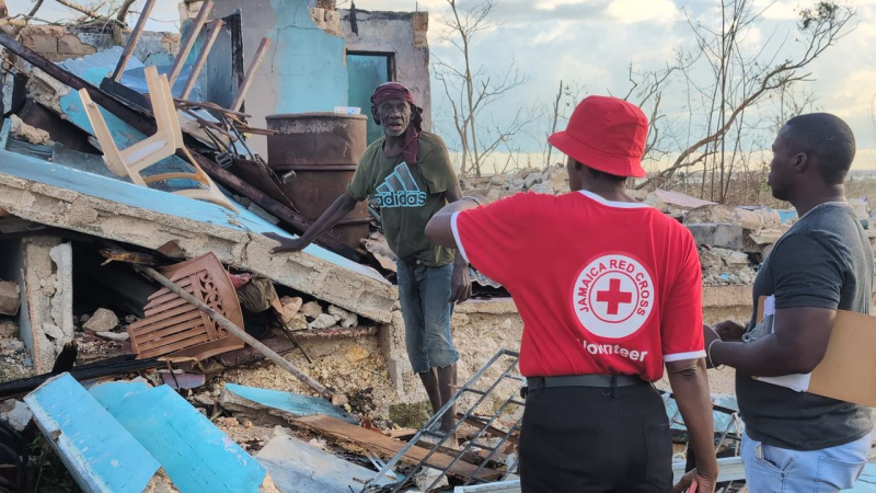 梅麗莎颶風造成牙買加近190萬人受災，洪水和山崩持續肆虐，許多家庭被困住或只能棲身於臨時避難所。