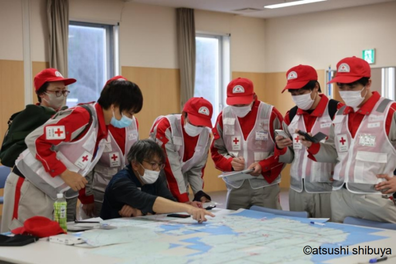 赤十字社救援隊在醫院整備了解災情